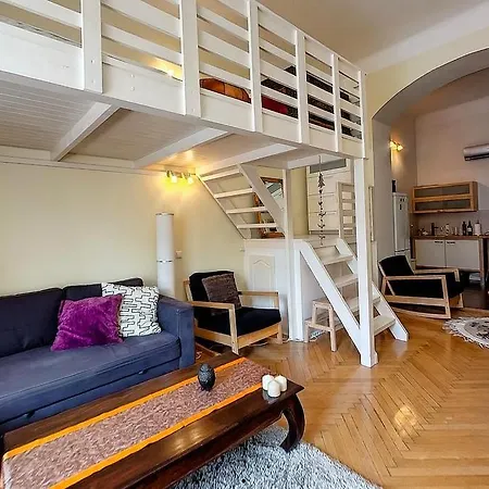 Corvin Museum View * Budapesta